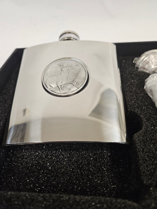 F4820 Monarch of the Glen Square Hip Flask Set