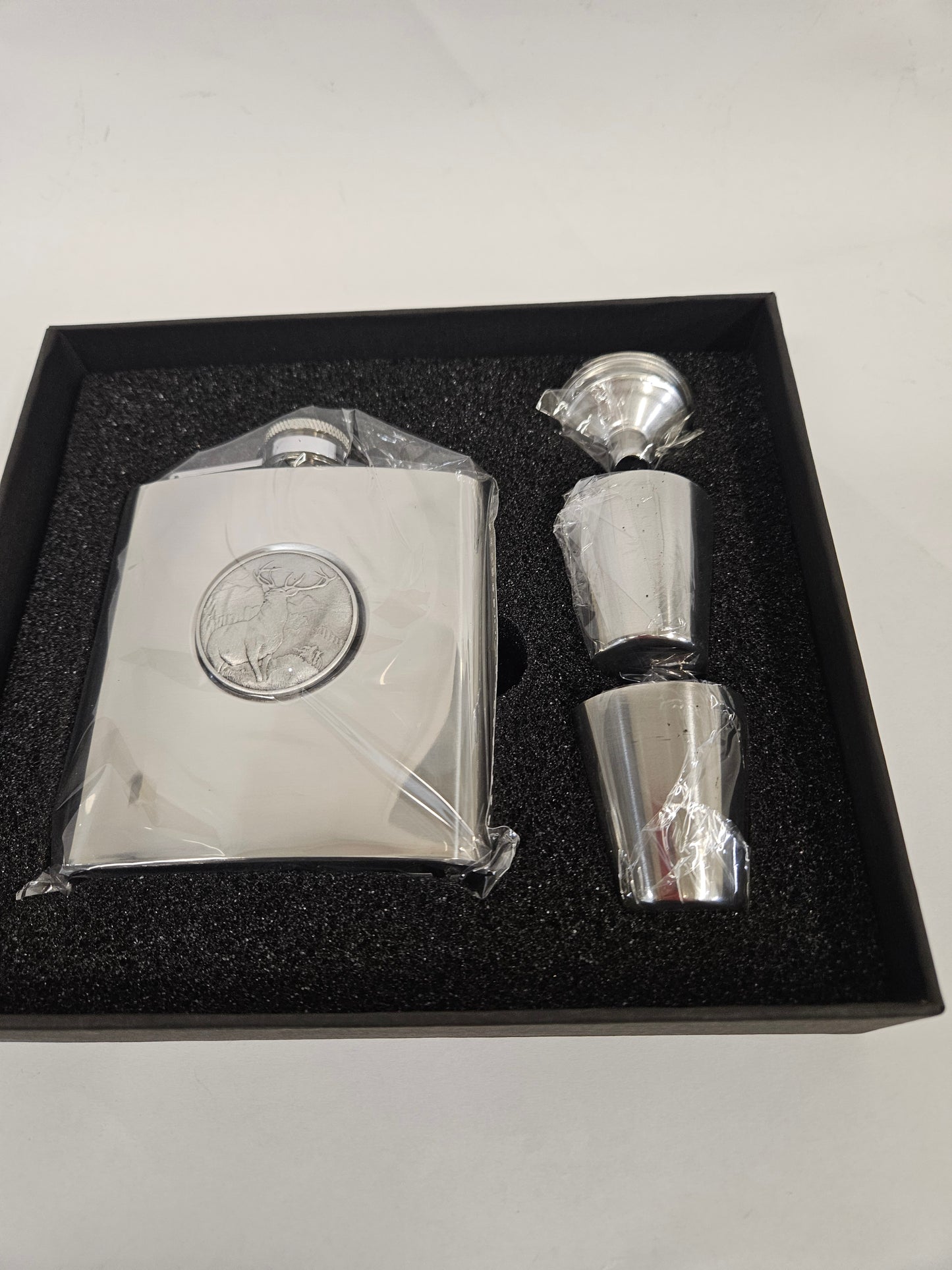 F4820 Monarch of the Glen Square Hip Flask Set