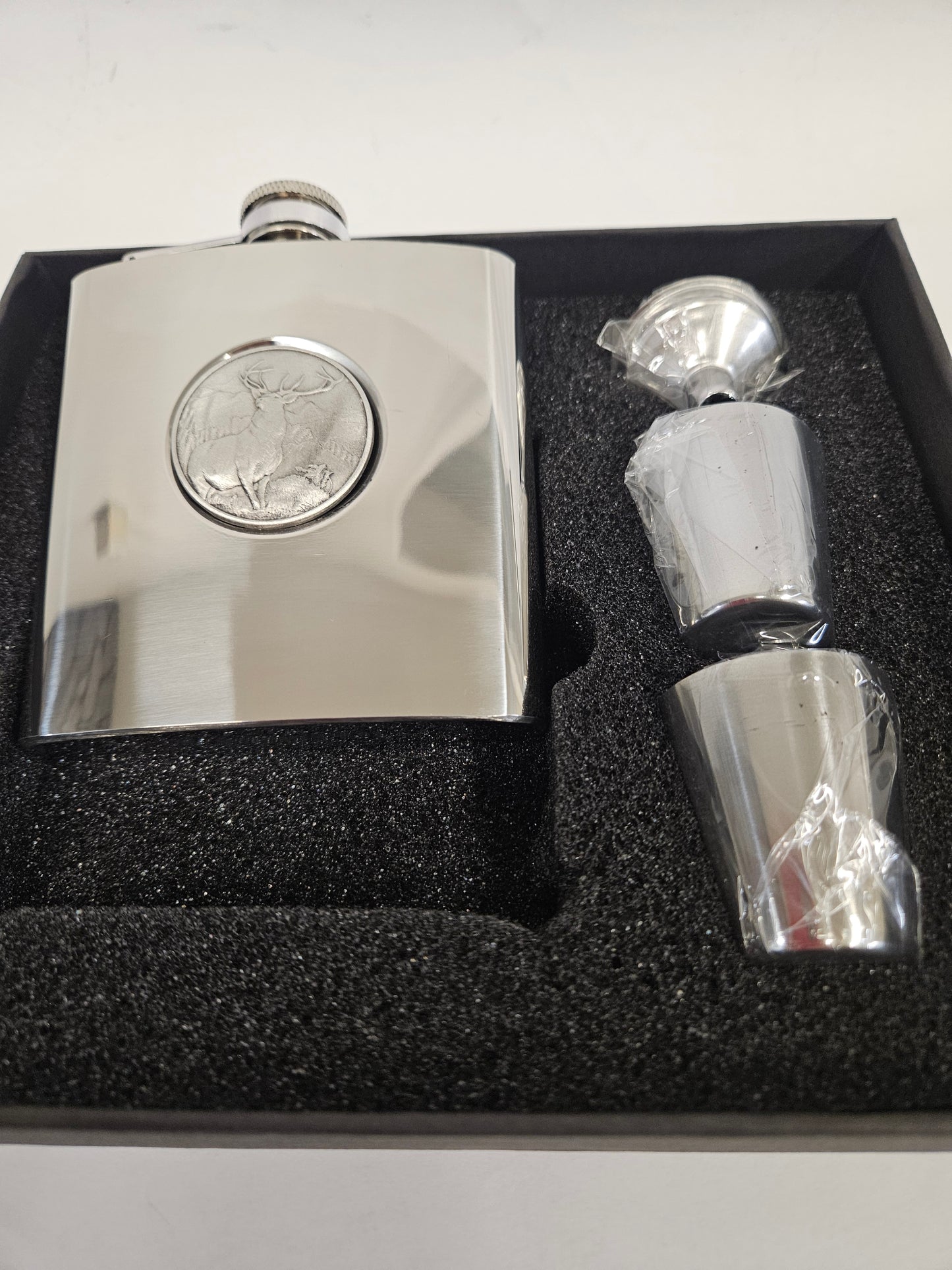 F4820 Monarch of the Glen Square Hip Flask Set